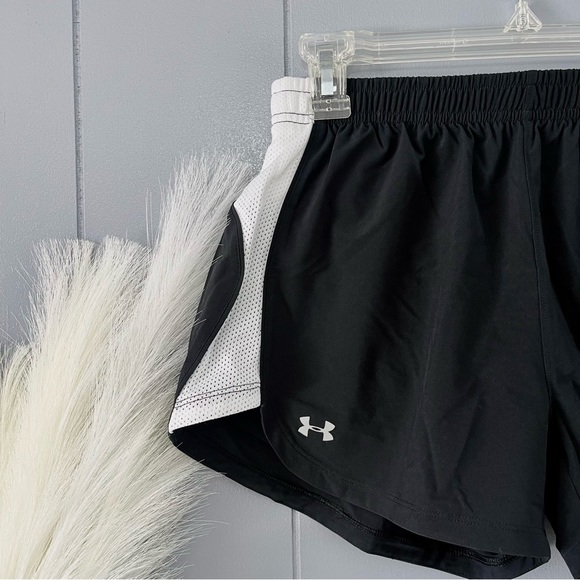 Under Armour Running Shorts - Picture 2 of 5